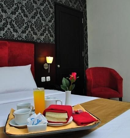 Feodora Airport Hotel Палембанг Стая снимка