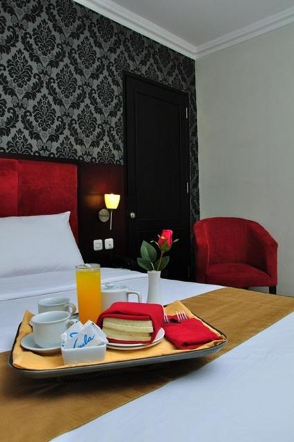 Feodora Airport Hotel Палембанг Стая снимка