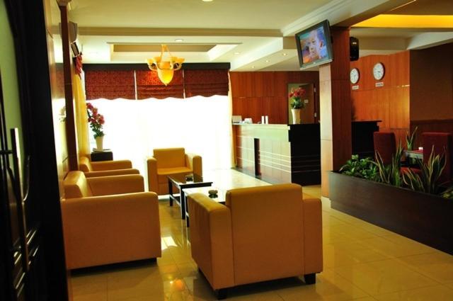 Feodora Airport Hotel Палембанг Екстериор снимка