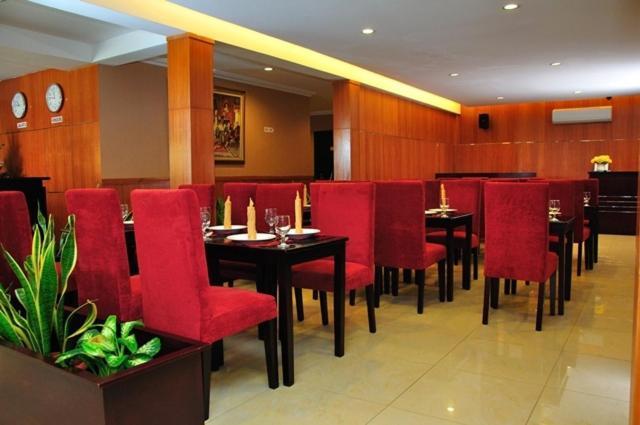 Feodora Airport Hotel Палембанг Екстериор снимка