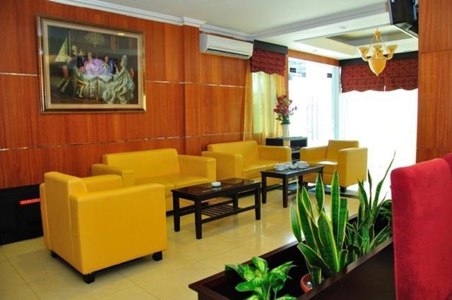 Feodora Airport Hotel Палембанг Екстериор снимка