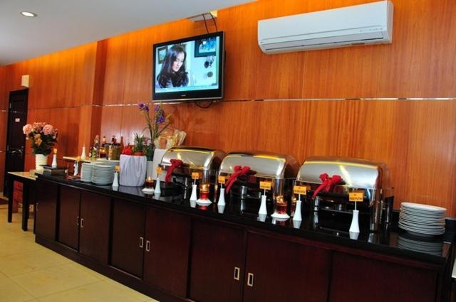 Feodora Airport Hotel Палембанг Екстериор снимка