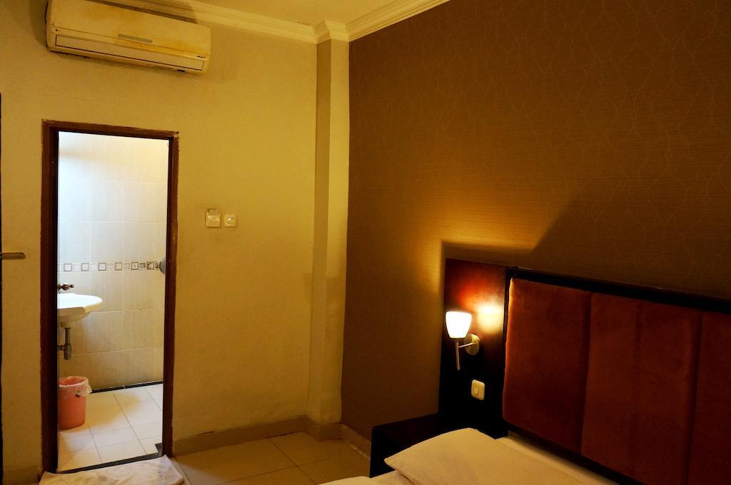 Feodora Airport Hotel Палембанг Стая снимка