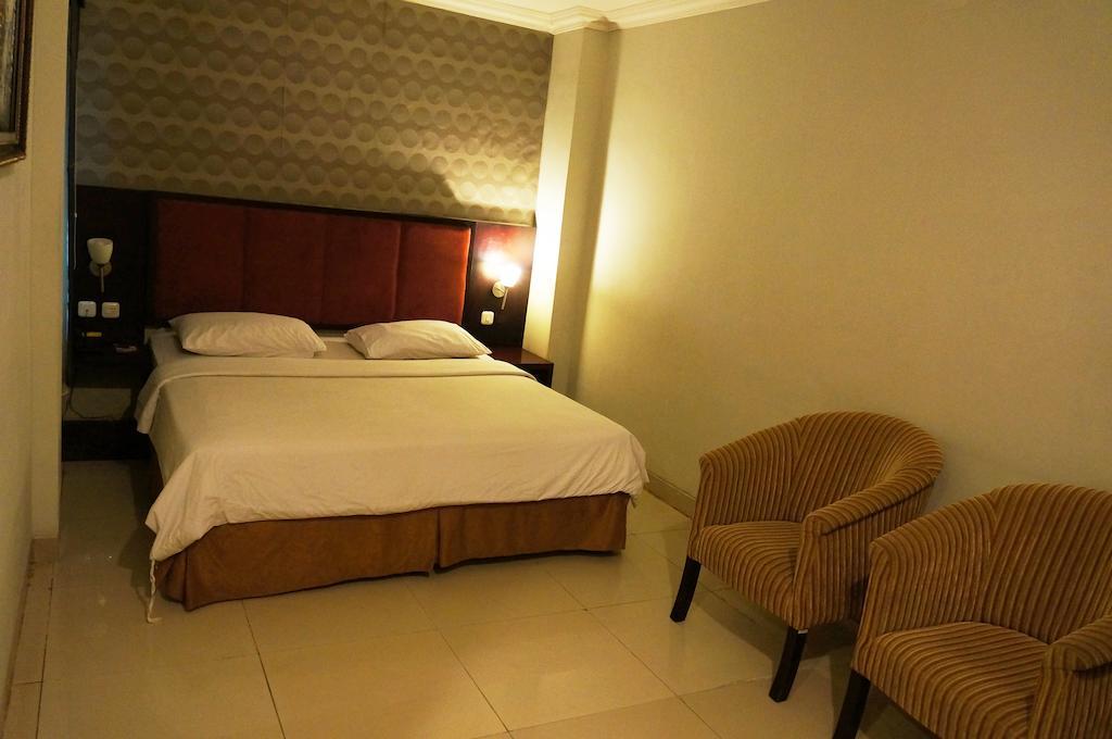 Feodora Airport Hotel Палембанг Стая снимка