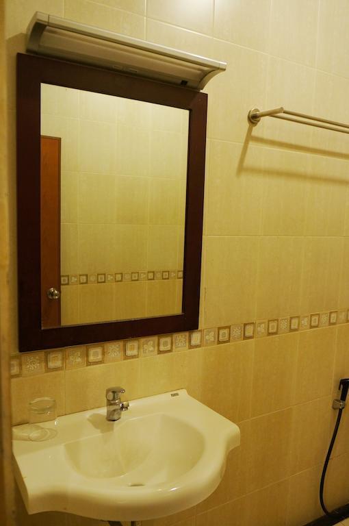 Feodora Airport Hotel Палембанг Стая снимка
