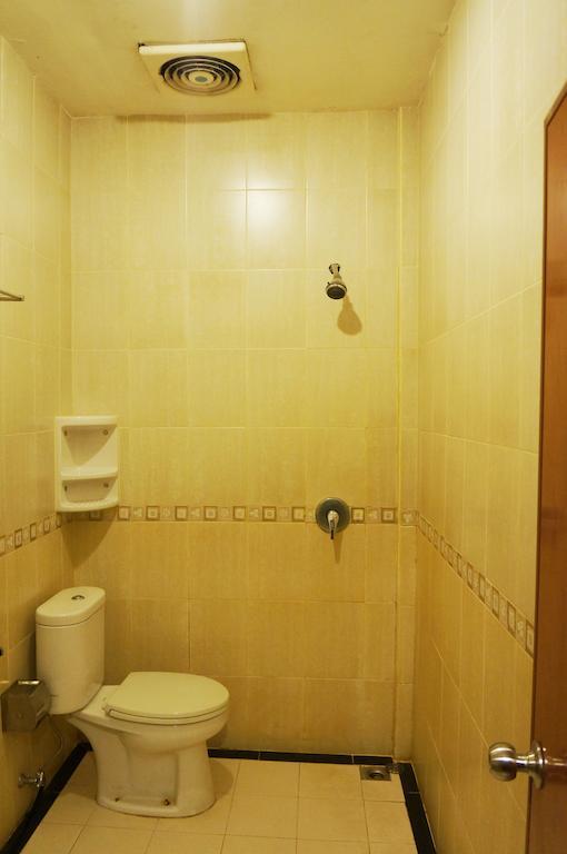 Feodora Airport Hotel Палембанг Стая снимка