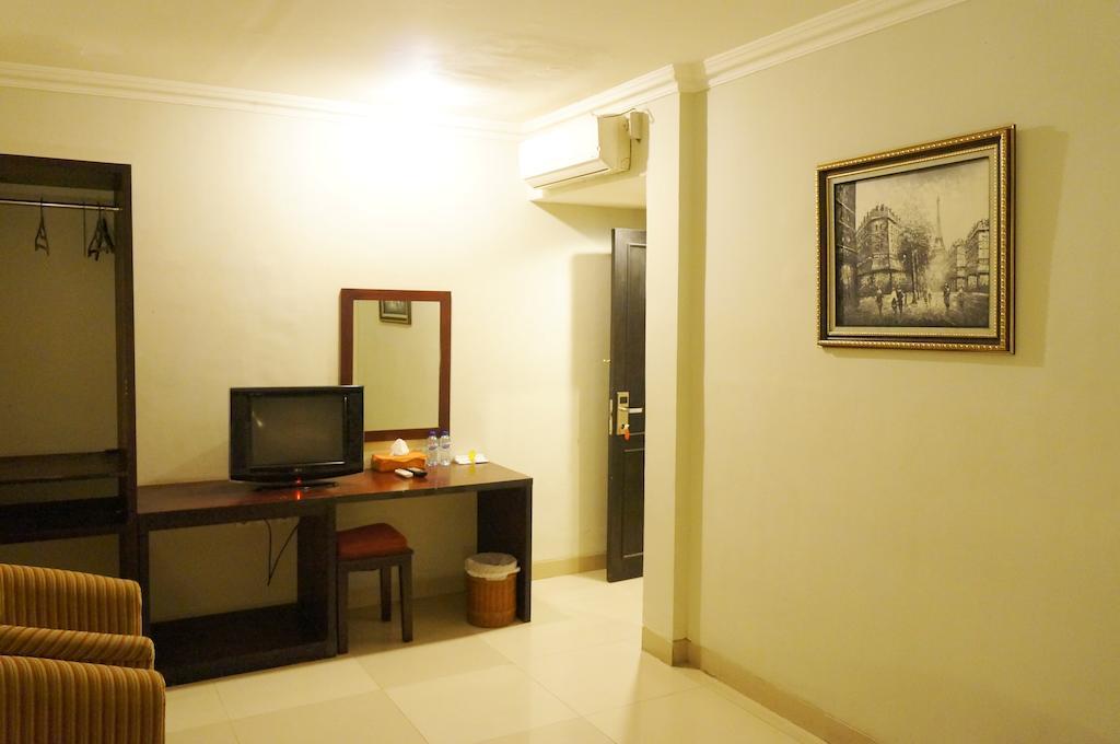 Feodora Airport Hotel Палембанг Стая снимка
