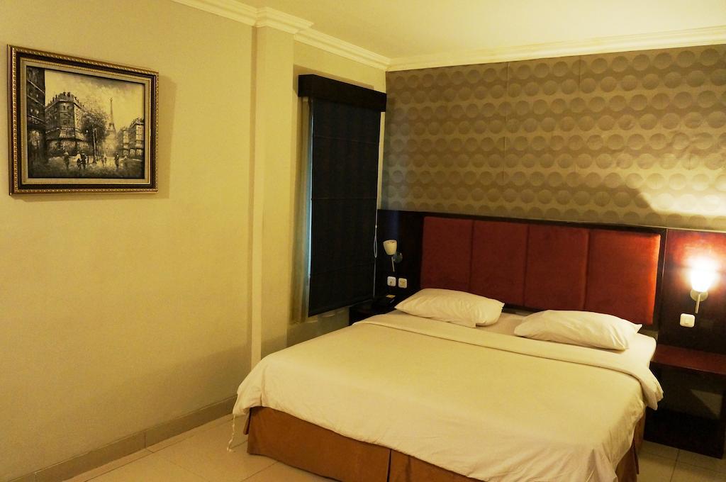 Feodora Airport Hotel Палембанг Стая снимка