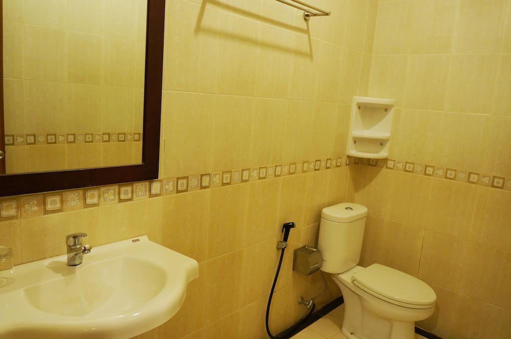 Feodora Airport Hotel Палембанг Стая снимка