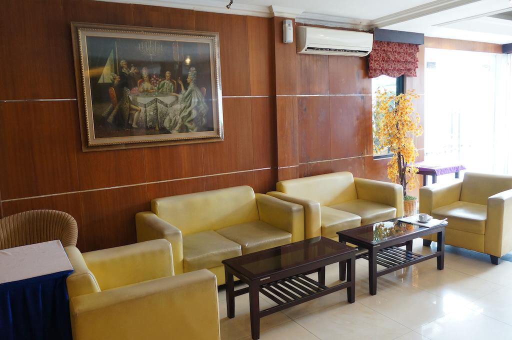 Feodora Airport Hotel Палембанг Екстериор снимка