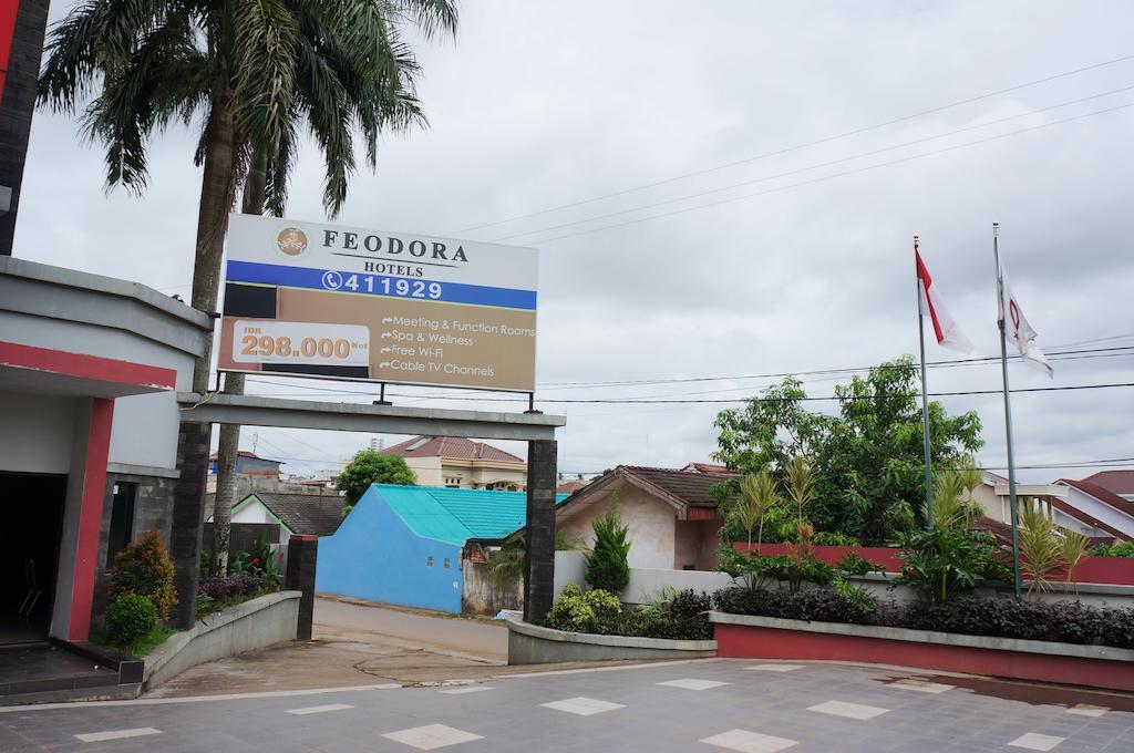 Feodora Airport Hotel Палембанг Екстериор снимка