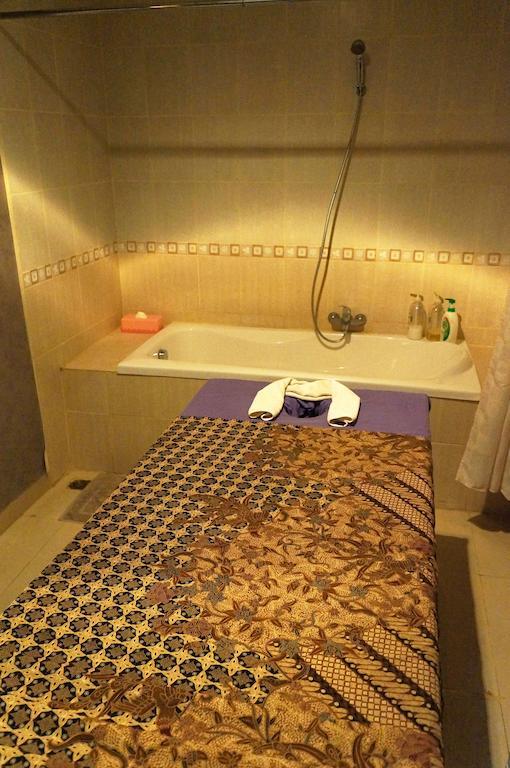 Feodora Airport Hotel Палембанг Екстериор снимка