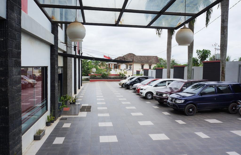 Feodora Airport Hotel Палембанг Екстериор снимка