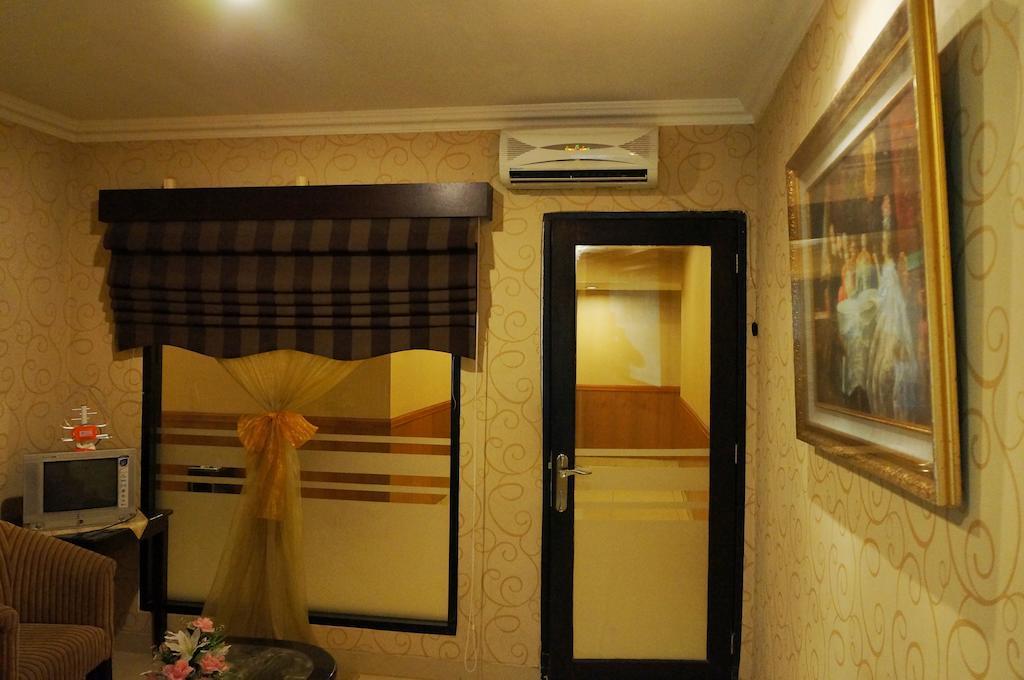 Feodora Airport Hotel Палембанг Екстериор снимка