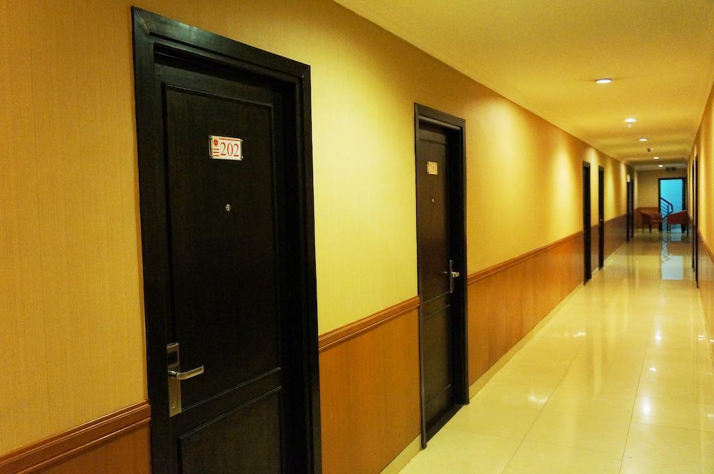 Feodora Airport Hotel Палембанг Екстериор снимка