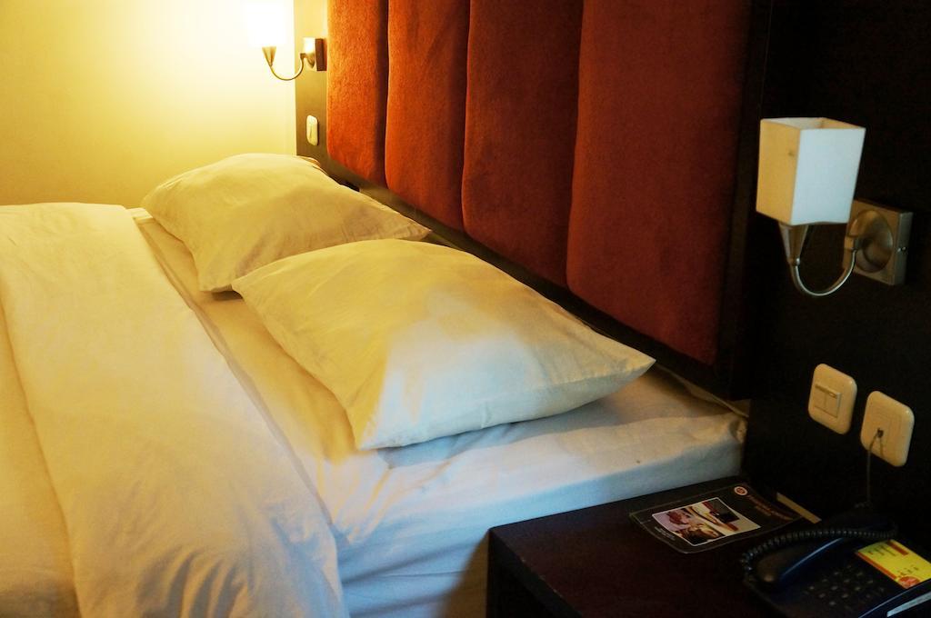 Feodora Airport Hotel Палембанг Екстериор снимка
