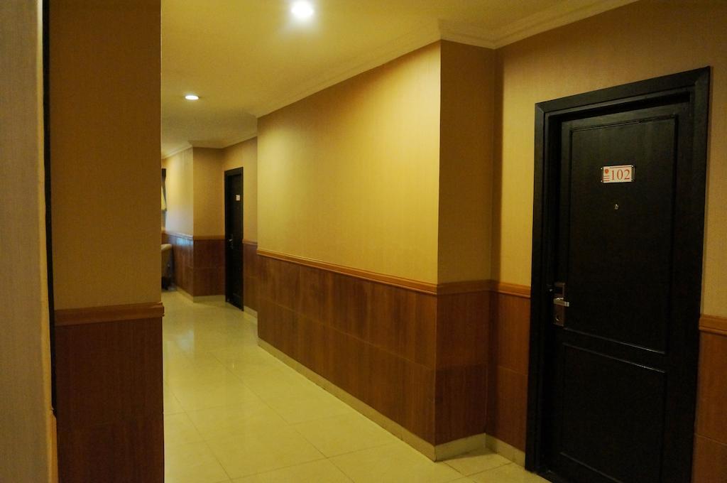 Feodora Airport Hotel Палембанг Екстериор снимка