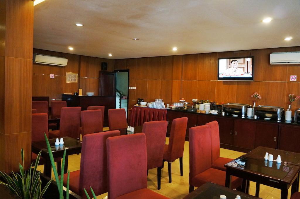 Feodora Airport Hotel Палембанг Екстериор снимка